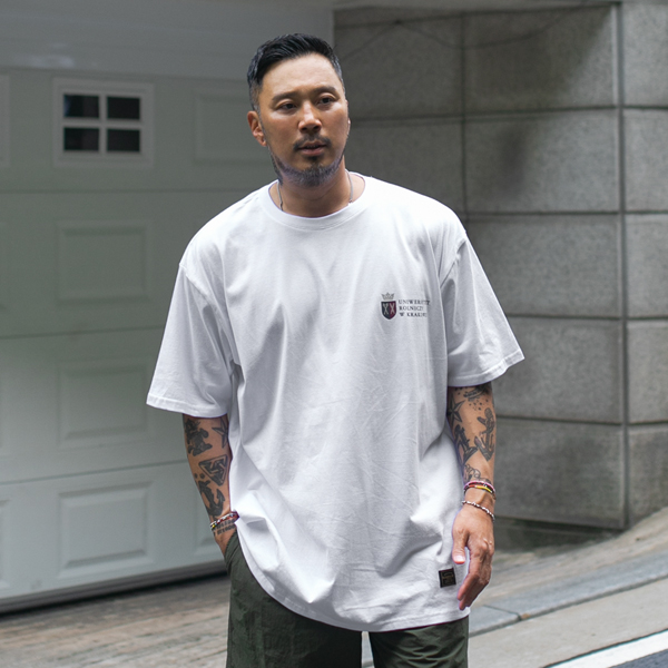 러기드하우스 : 크라쿠프 유니버시티 반팔티 화이트 - OCO, 브랜드 편집샵 오씨오 러기드하우스 : 크라쿠프 유니버시티 반팔티 화이트 - Oco, 브랜드 편집샵 오씨오